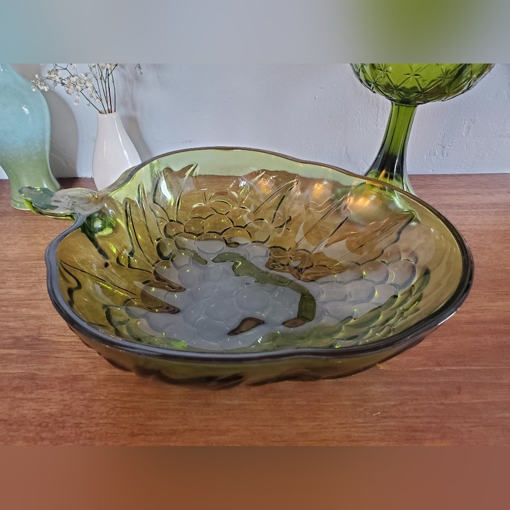 Vintage Indiana Glass Grape Shaped Serving Bowl - Picture 9 of 9